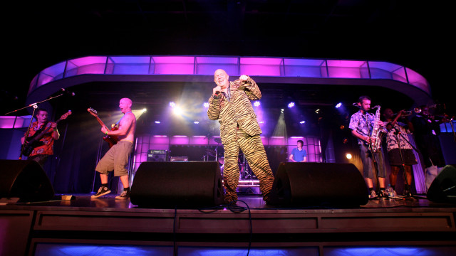 Man stage microphone band performance free wallpaper for desktop - medium preview image