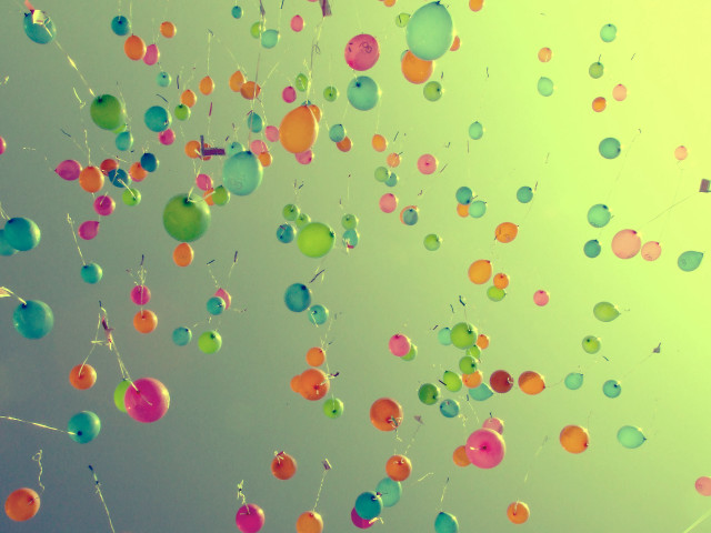 Balloons flying sky kite background free wallpaper for desktop - medium preview image