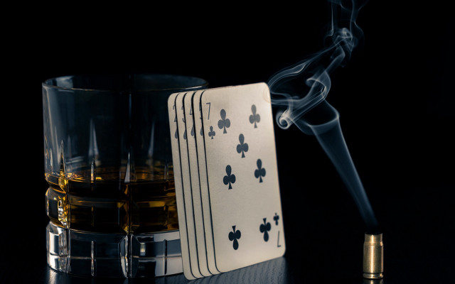 Whiskey deck cards cigarette cigaretteholder free wallpaper for desktop - medium preview image