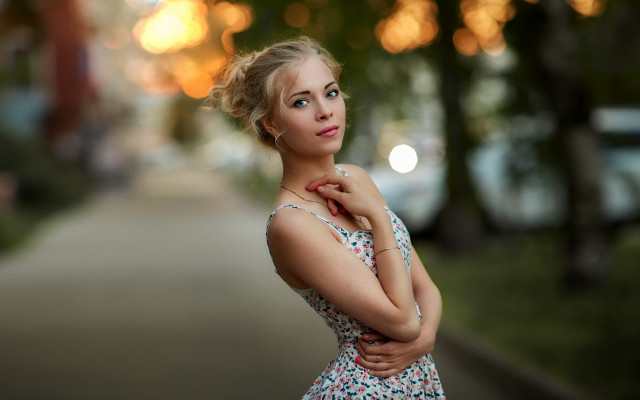 Elina karimova street portrait blonde free wallpaper for desktop - medium preview image