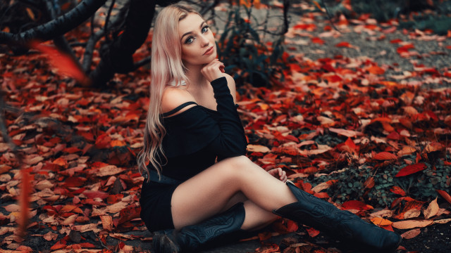 Elina karimova autumn portrait blonde free wallpaper for desktop - medium preview image