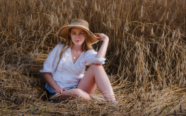 Woman field hat white shirt free wallpaper for desktop - medium preview image