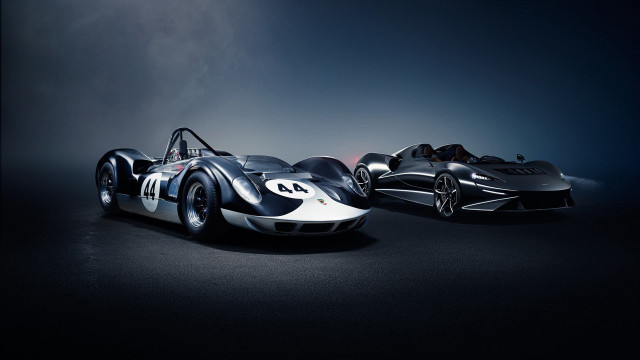 Silver black racecar smoke cobra free wallpaper for desktop - medium preview image