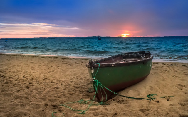 Beach sunset boat sand sky free wallpaper for desktop - medium preview image