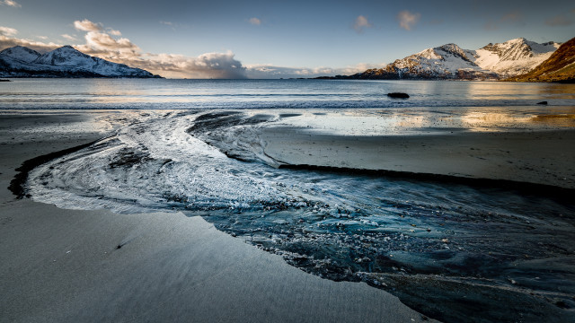 River beach mountains clouds water free wallpaper for desktop - medium preview image