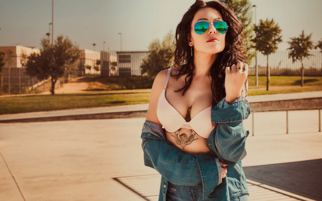 Woman tattoo skateboard urban fashion free wallpaper for desktop - medium preview image