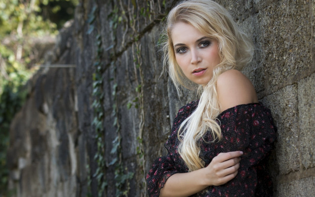 Woman blonde leaning portrait cosplay free wallpaper for desktop - medium preview image