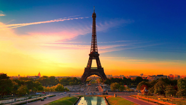 Eiffel tower lit up sunset #2 free wallpaper for desktop - medium preview image