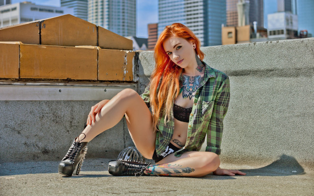 Red haired tattooed woman city free wallpaper for desktop - medium preview image