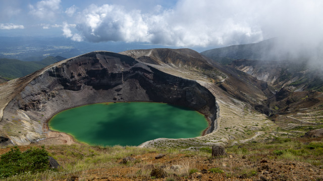Large crater green lake mountain free wallpaper for desktop - medium preview image