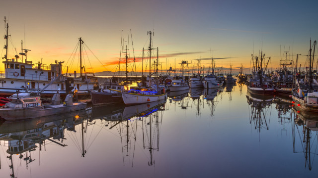 Harbor boats sunset colorful sky free wallpaper for desktop - medium preview image