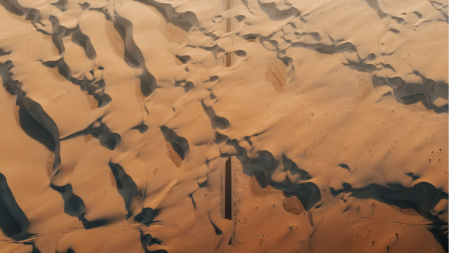 Desert sand dunes waterholes road free wallpaper for desktop - medium preview image