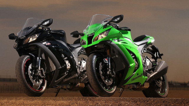 Motorcycles parked dirt road desert free wallpaper for desktop - medium preview image