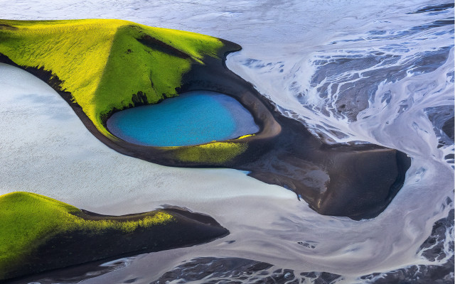 Blue lake green black sand free wallpaper for desktop - medium preview image