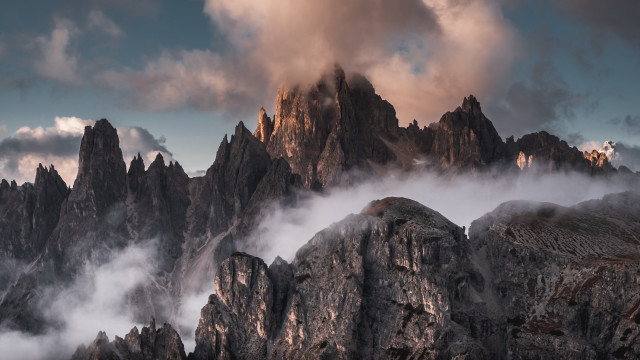 Mountain range clouds sunset cliff free wallpaper for desktop - medium preview image