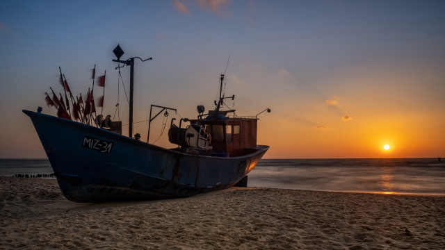 Beach boat sunset ocean cinematic free wallpaper for desktop - medium preview image