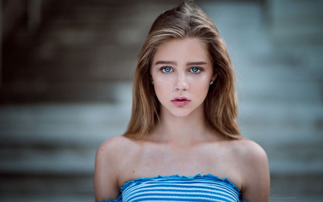 Blue eyes blonde woman staircase free wallpaper for desktop - medium preview image