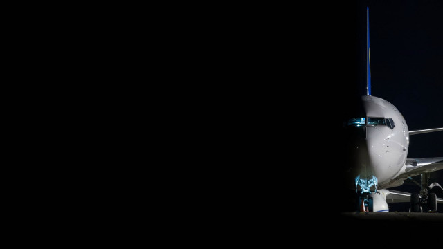 Jetliner night tarmac sky lit free wallpaper for desktop - medium preview image