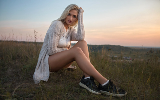 Woman sitting field sunset blonde free wallpaper for desktop - medium preview image