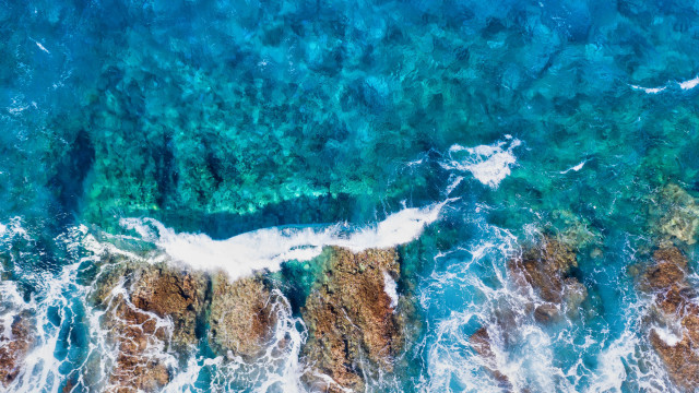 Ocean cliff waves caustics starry free wallpaper for desktop - medium preview image