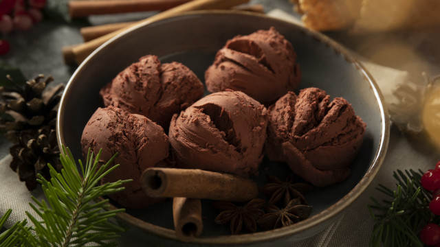 Chocolate icecream cinnamon bowl pinecone free wallpaper for desktop - medium preview image