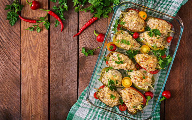 Glass dish chicken vegetables table free wallpaper for desktop - medium preview image