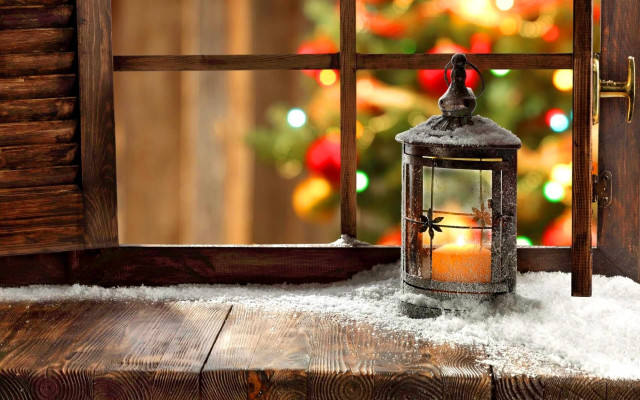 Lantern window sill christmas tree free wallpaper for desktop - medium preview image