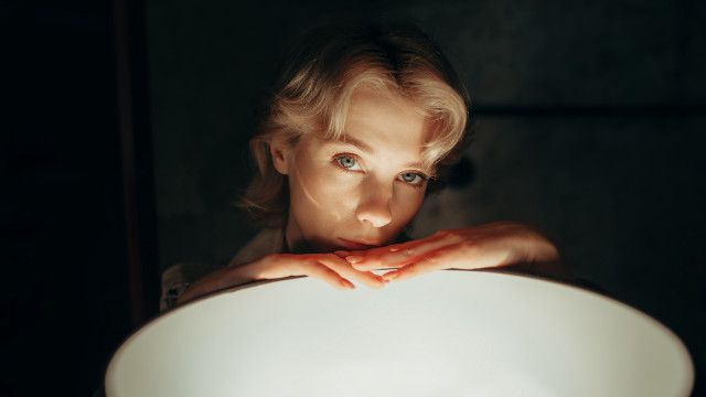 Woman holding white plate serious free wallpaper for desktop - medium preview image