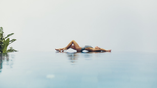 Woman pool relaxation arabesque reflection free wallpaper for desktop - medium preview image