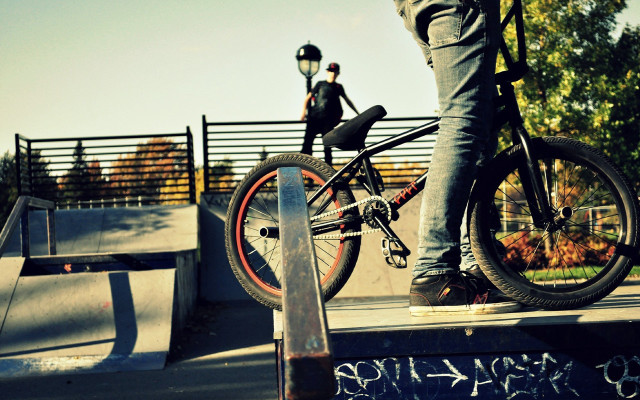 Man riding bike ramp skateboard #2 free wallpaper for desktop - medium preview image