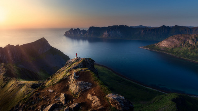 Mountain top lake sunset cliff free wallpaper for desktop - medium preview image