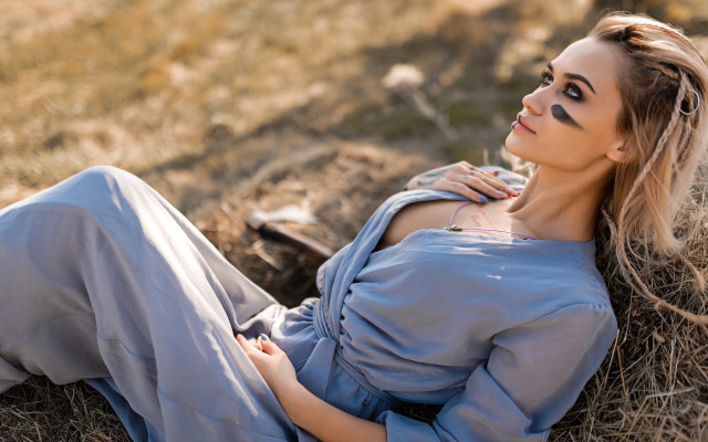 Woman makeup hay field fashion free wallpaper for desktop - medium preview image