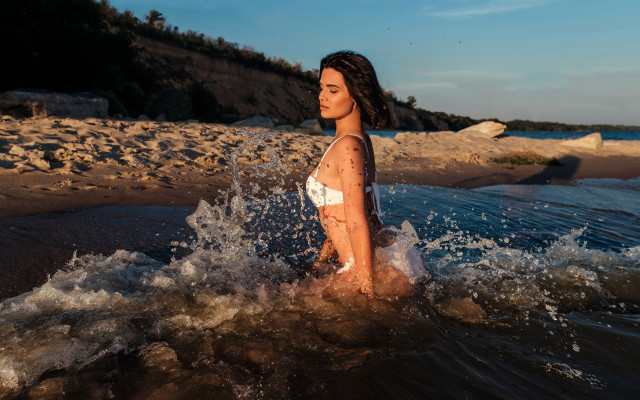 Woman beach splashing water blue free wallpaper for desktop - medium preview image