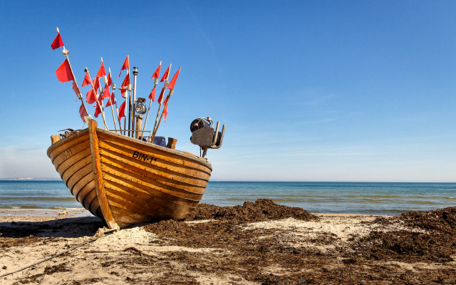 Beach boat flags ocean sky free wallpaper for desktop - medium preview image