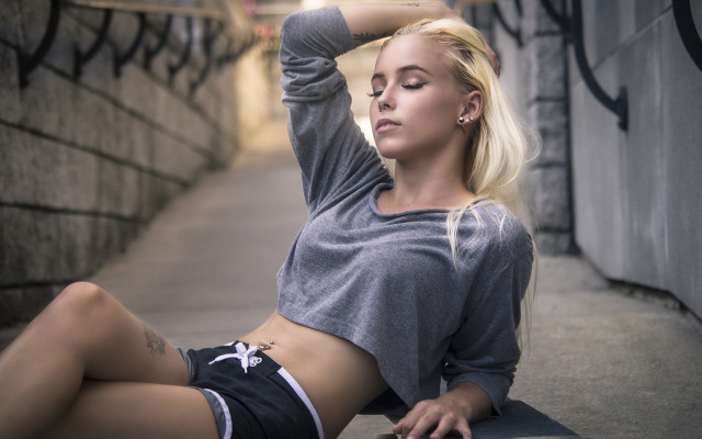 Woman tattoo sitting blonde portrait free wallpaper for desktop - medium preview image