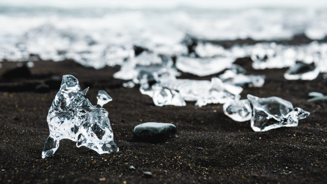 Ice crystals beach rock aurora free wallpaper for desktop - medium preview image