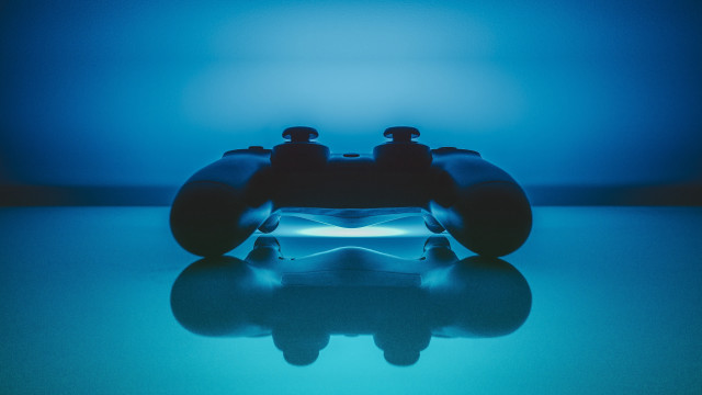 Controller reflection blue background unreal free wallpaper for desktop - medium preview image