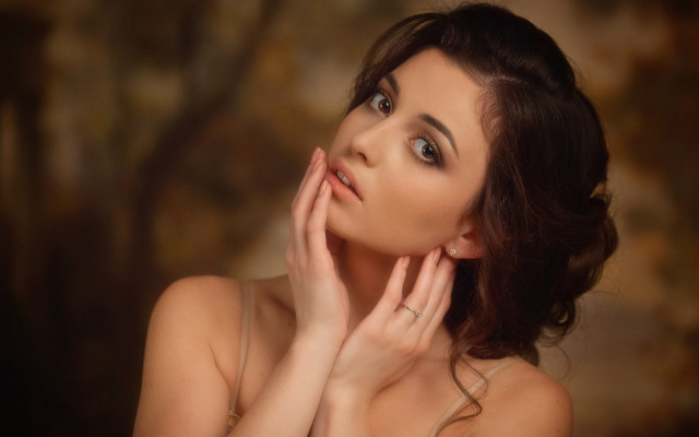 Woman ring portrait studio tree free wallpaper for desktop - medium preview image