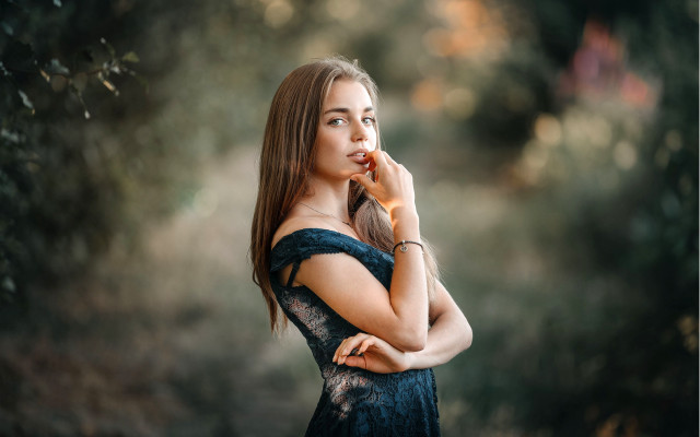 Woman dress posing bokeh jewelry free wallpaper for desktop - medium preview image