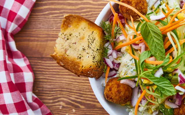 Salad bowl bread vegetables checkered free wallpaper for desktop - medium preview image