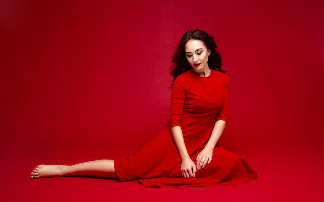 Woman red dress sitting arabesque free wallpaper for desktop - medium preview image