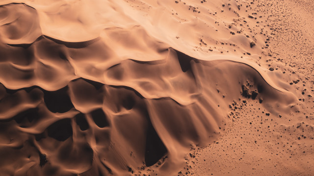 Desert sand dunes footprints rocks #2 free wallpaper for desktop - medium preview image