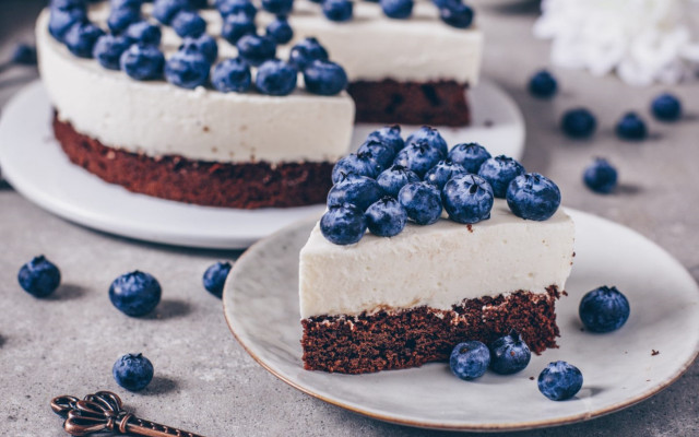 Two plates cake blueberries fork free wallpaper for desktop - medium preview image
