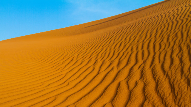 Large sand dune blue sky #4 free wallpaper for desktop - medium preview image