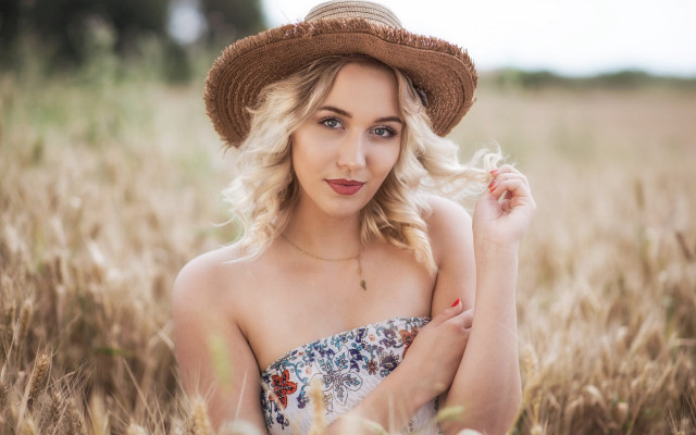 Woman hat wheat field portrait free wallpaper for desktop - medium preview image