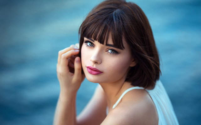 Eszter mattioni short hair pink free wallpaper for desktop - medium preview image