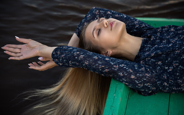 Woman closed eyes green bench free wallpaper for desktop - medium preview image