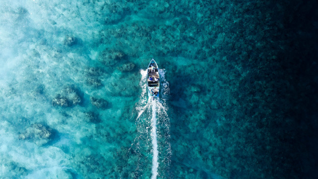 Boat water shore rocks corals free wallpaper for desktop - medium preview image