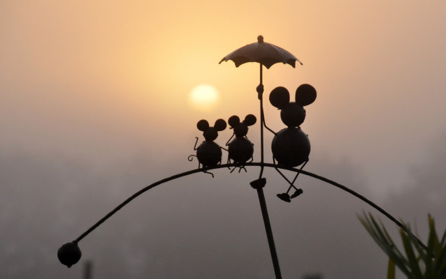 Mice metal pole umbrella sunset free wallpaper for desktop - medium preview image