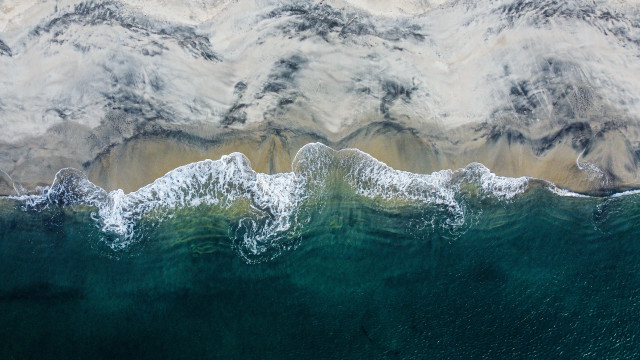 Mountain range overview ocean plane free wallpaper for desktop - medium preview image